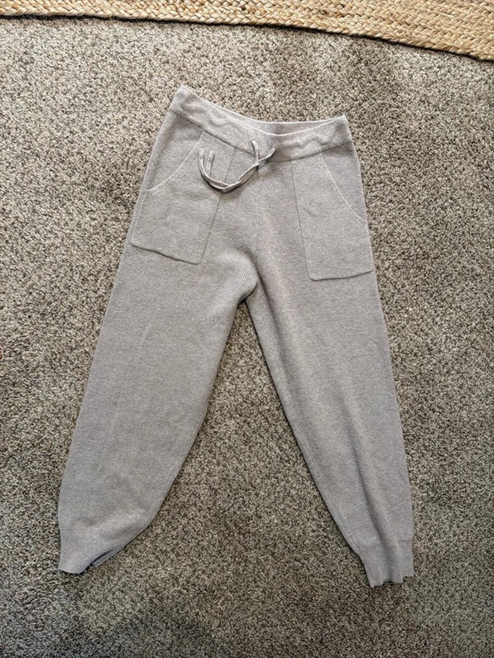 beige sweater jogger pants EUC  3205 S